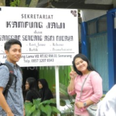 Di Sekretariat Kampung Jawi pelancong bisa bertanya dan belajar kebudyaan jawa dengan Pak Siswanto serta warga Kalialang Lama / Foto: Doc pribadi inshwn