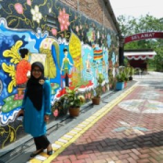 Kalialang lama kini semakin cantik dengan adanya lukisan mural bernuasan budaya Jawa / Foto: Doc pribadi inshwn