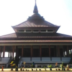Gedung Dhamasala, merupakan gedung utama untuk pertemuan dan sembahyang umat Budha. (18/6) Foto: Pungky Mutia.